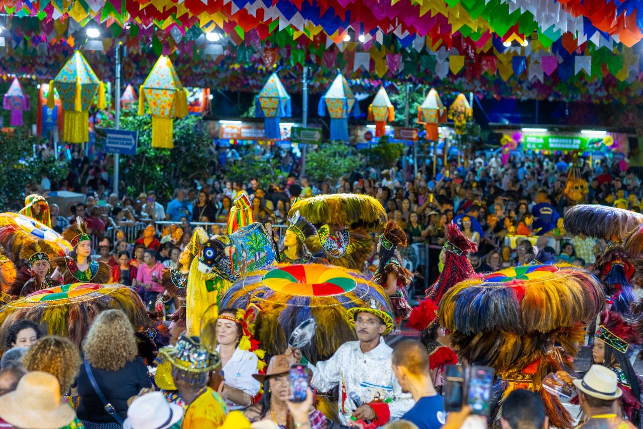 Multidão acompanha abertura oficial do Arraial da Assembleia Legislativa